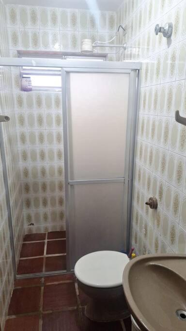 Quarto Para Quatro Pessoas A Duas Quadras Da Praia - Balneario Saint Etienne - Matinhos Bagian luar foto