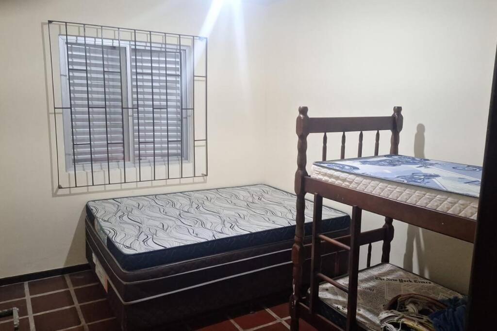 Quarto Para Quatro Pessoas A Duas Quadras Da Praia - Balneario Saint Etienne - Matinhos Bagian luar foto